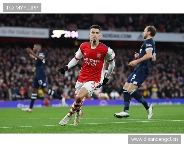 马丁内利从边锋到全能攻击手的角色进化分析 马丁内利从边锋到全能攻击手的角色进化分析