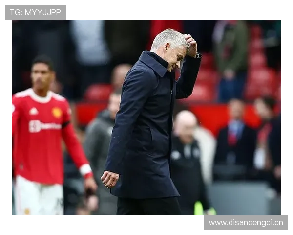 曼联问题核心聚焦决策逻辑，当前阶段表现波动对赛季走势形成制约