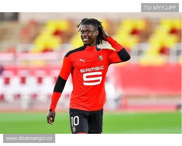 卡马文加位置不固定争议：战术角色与体系适配性分析